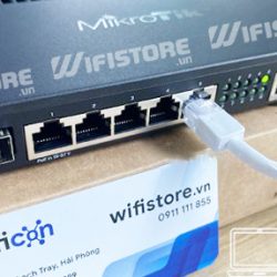 router Mikrotik RB4011iGS+RM